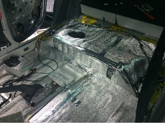 Шумоизоляция пола, арок, дверей и багажника