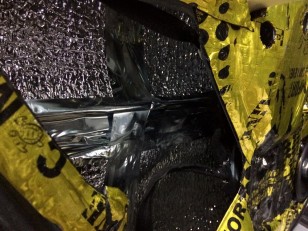 Шумоизоляция пола, арок и щитка моторного отсека