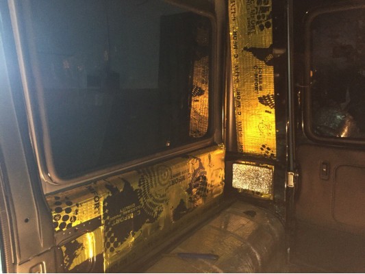 Шумоизоляция пола, арок, дверей и багажника